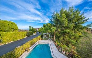 Hillside Luxe Retreat Above Sunset - Los Angeles, California