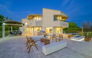 Hillside Luxe Retreat Above Sunset - Los Angeles, California