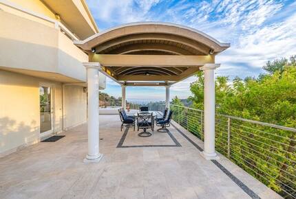 Hillside Luxe Retreat Above Sunset - Los Angeles, California