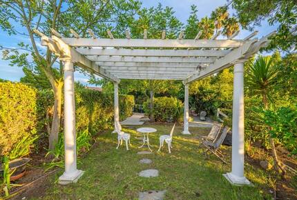 Hillside Luxe Retreat Above Sunset - Los Angeles, California