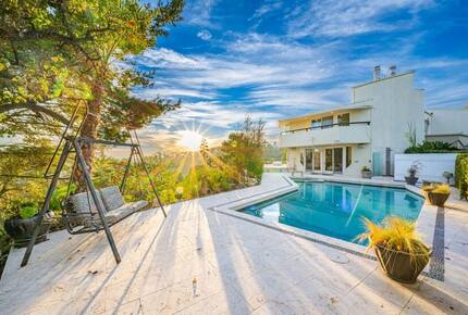 Hillside Luxe Retreat Above Sunset - Los Angeles, California