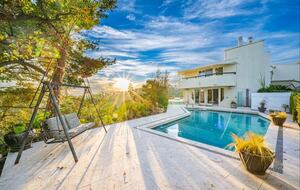 Hillside Luxe Retreat Above Sunset - Los Angeles, California