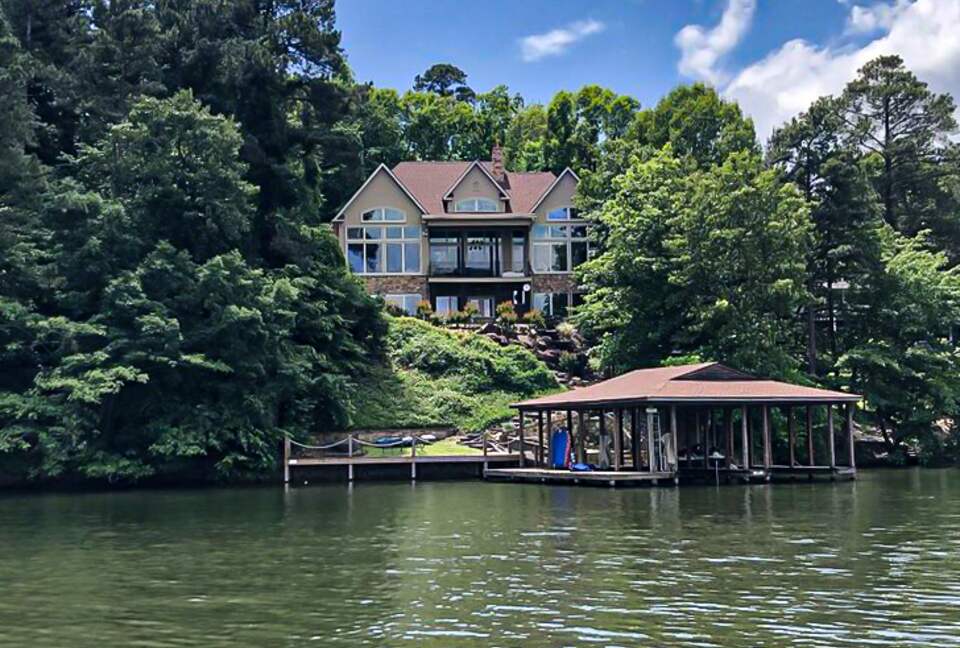 Seasonal Charm Water Front - Hot Springs, Arkansas