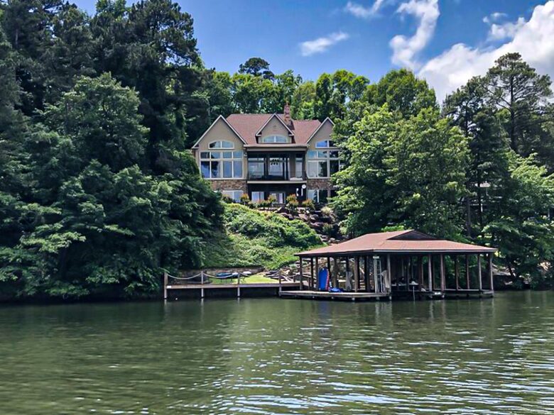 Seasonal Charm Water Front - Hot Springs, Arkansas