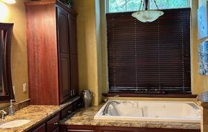 Seasonal Charm Water Front - Hot Springs, Arkansas