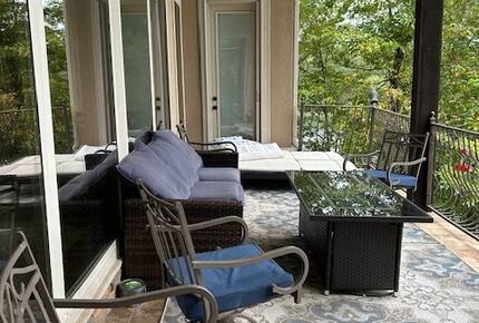 Seasonal Charm Water Front - Hot Springs, Arkansas