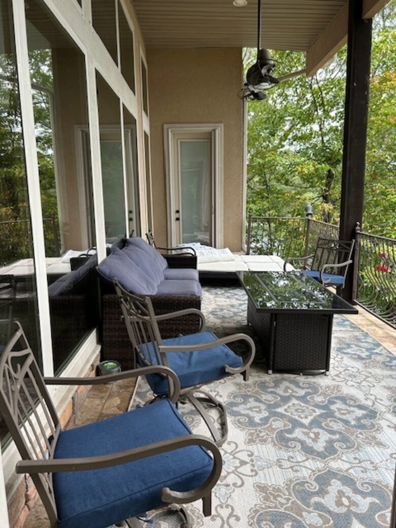 Seasonal Charm Water Front - Hot Springs, Arkansas