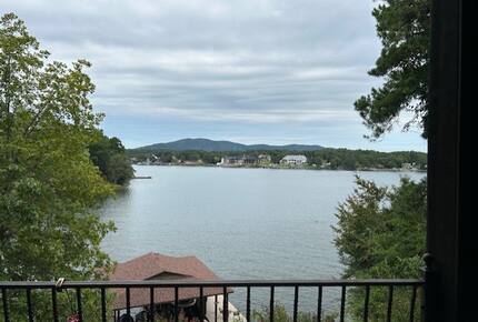 Seasonal Charm Water Front - Hot Springs, Arkansas