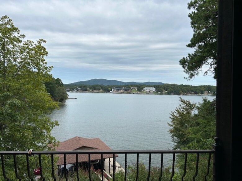 Seasonal Charm Water Front - Hot Springs, Arkansas