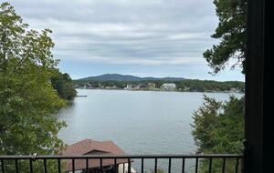 Seasonal Charm Water Front - Hot Springs, Arkansas
