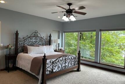 Seasonal Charm Water Front - Hot Springs, Arkansas