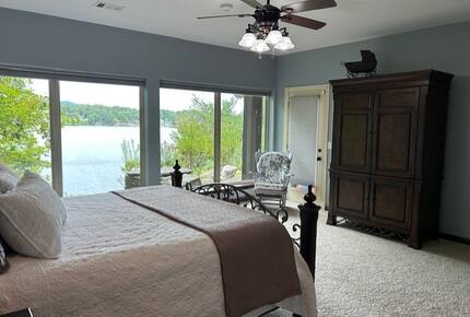 Seasonal Charm Water Front - Hot Springs, Arkansas