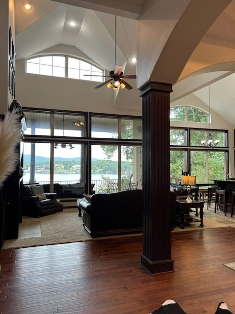 Seasonal Charm Water Front - Hot Springs, Arkansas