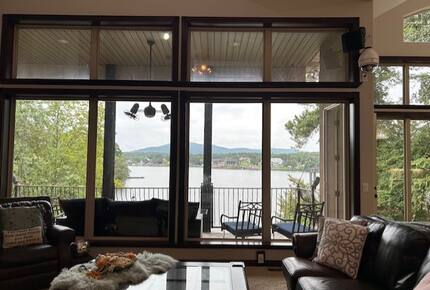 Seasonal Charm Water Front - Hot Springs, Arkansas