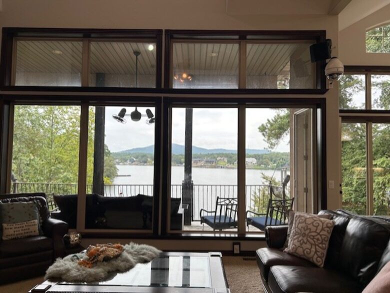 Seasonal Charm Water Front - Hot Springs, Arkansas