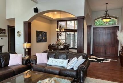 Seasonal Charm Water Front - Hot Springs, Arkansas