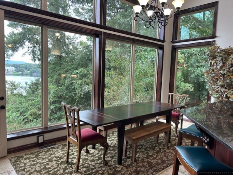 Seasonal Charm Water Front - Hot Springs, Arkansas