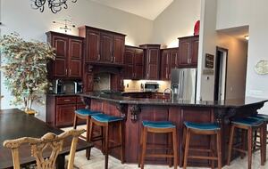 Seasonal Charm Water Front - Hot Springs, Arkansas