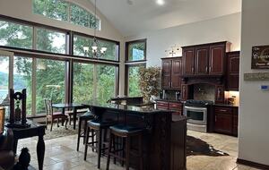 Seasonal Charm Water Front - Hot Springs, Arkansas