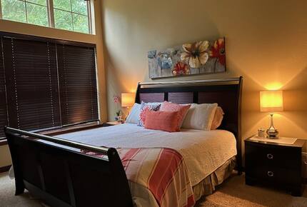 Seasonal Charm Water Front - Hot Springs, Arkansas