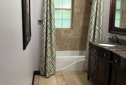 Seasonal Charm Water Front - Hot Springs, Arkansas