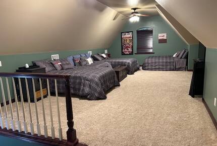 Seasonal Charm Water Front - Hot Springs, Arkansas