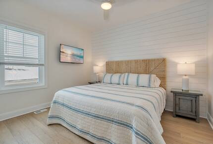 Modern 5-Bed Retreat Steps from Beach & Boardwalk - North Wildwood, New Jersey