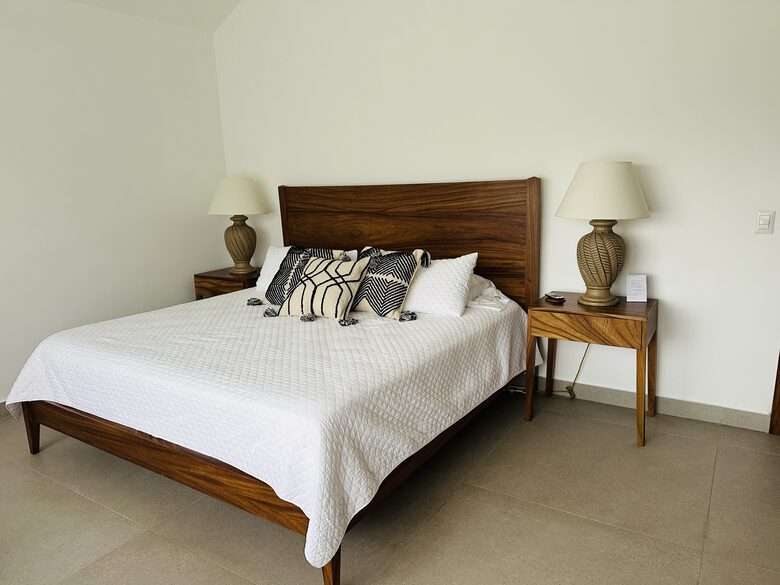 Exquisite 6,000 sqft Beach Villa with Resort-Like Pool - Puerto San Jose, Guatemala