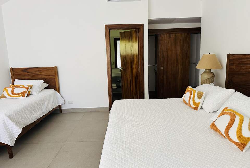 Exquisite 6,000 sqft Beach Villa with Resort-Like Pool - Puerto San Jose, Guatemala