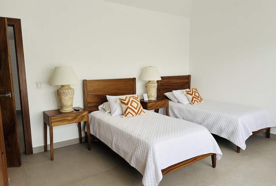 Exquisite 6,000 sqft Beach Villa with Resort-Like Pool - Puerto San Jose, Guatemala