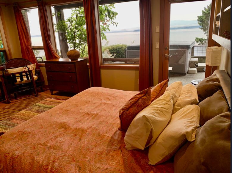 Whidbey Waterfront Haven - Greenbank, Washington