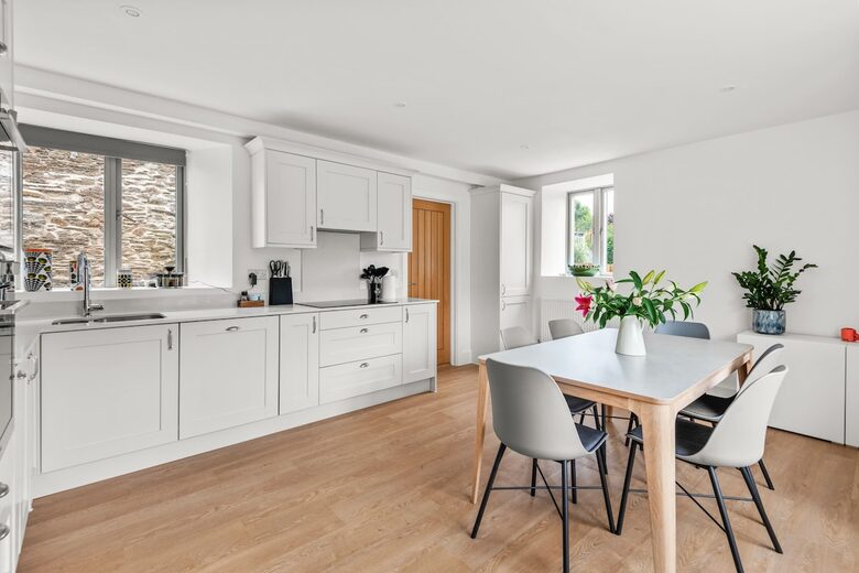 Elegant Stone Barn Retreat in South Milton - South Milton Devon, United Kingdom