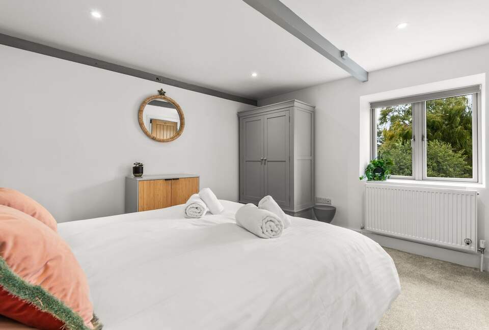 Elegant Stone Barn Retreat in South Milton - South Milton Devon, United Kingdom