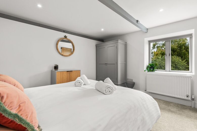 Elegant Stone Barn Retreat in South Milton - South Milton Devon, United Kingdom