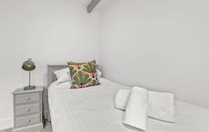 Elegant Stone Barn Retreat in South Milton - South Milton Devon, United Kingdom