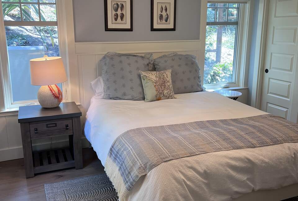 Downstairs guest bedroom #