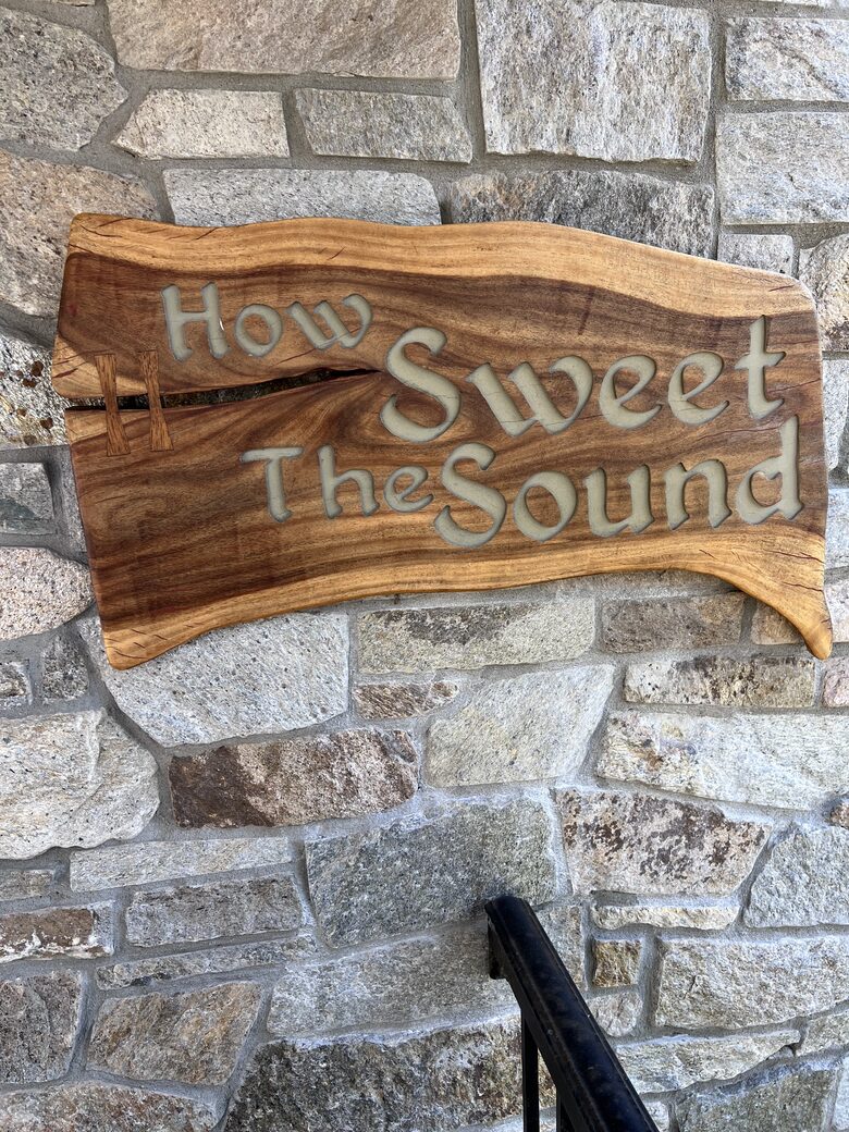 The sound of the ocean inside the name of the house