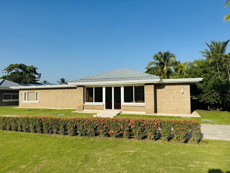 Exquisite 6,000 sqft Beach Villa with Resort-Like Pool - Puerto San Jose, Guatemala