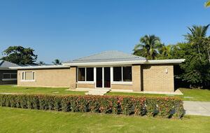 Exquisite 6,000 sqft Beach Villa with Resort-Like Pool - Puerto San Jose, Guatemala