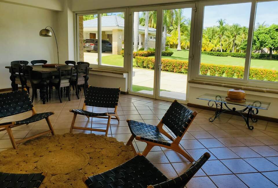 Exquisite 6,000 sqft Beach Villa with Resort-Like Pool - Puerto San Jose, Guatemala