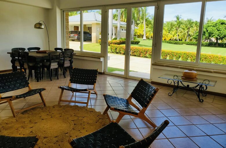 Exquisite 6,000 sqft Beach Villa with Resort-Like Pool - Puerto San Jose, Guatemala