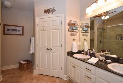 Lake Martin Serenity Condo - Dadeville, Alabama