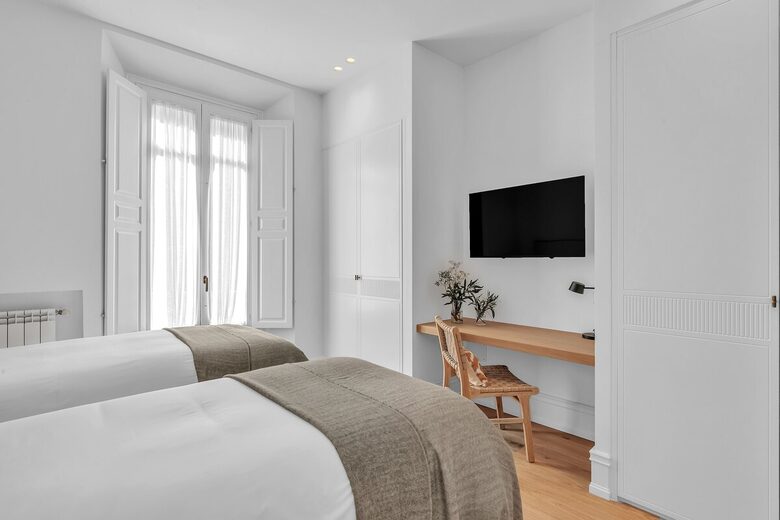 Stylish 2 Bedrooms by La Malagueta Beach - Málaga, Spain