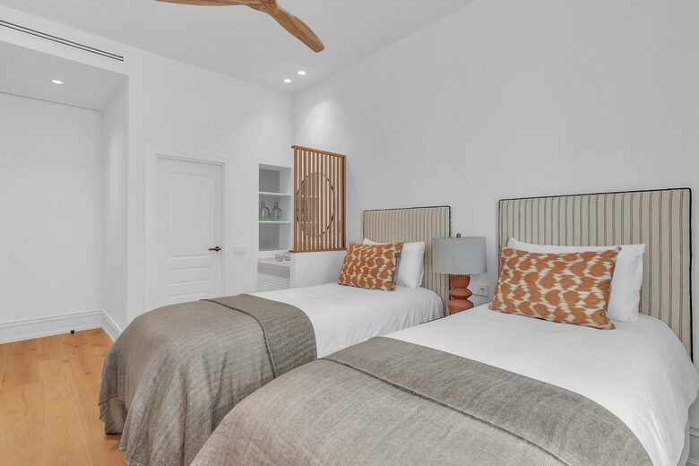 Stylish 2 Bedrooms by La Malagueta Beach - Málaga, Spain