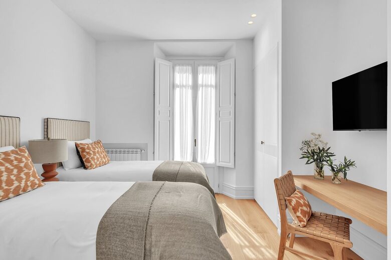 Stylish 2 Bedrooms by La Malagueta Beach - Málaga, Spain