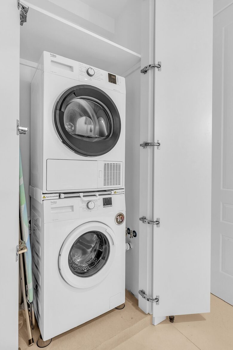 Stylish 2 Bedrooms by La Malagueta Beach - Málaga, Spain