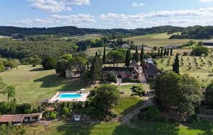 Peaceful Dordogne Estate Surrounded by Nature - Veyrines-de-Domme, France