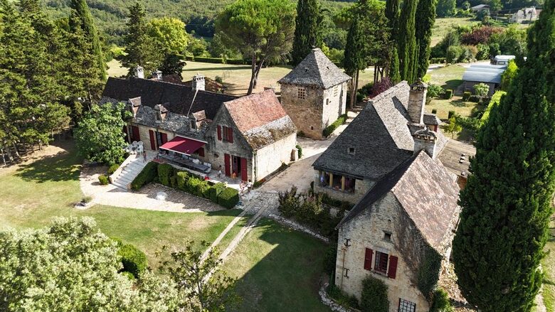 Peaceful Dordogne Estate Surrounded by Nature - Veyrines-de-Domme, France