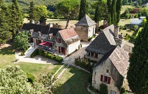 Peaceful Dordogne Estate Surrounded by Nature - Veyrines-de-Domme, France