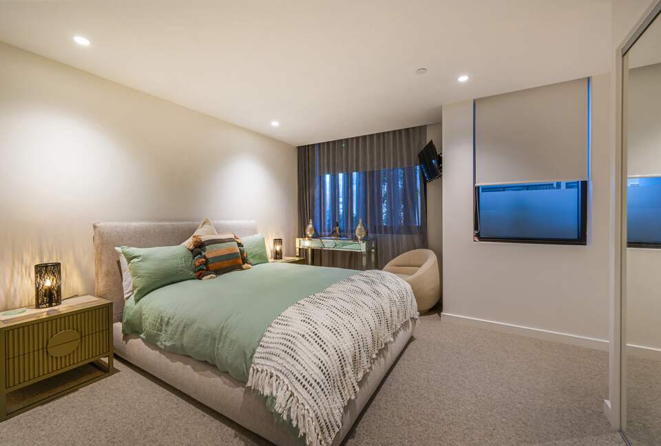 Exclusive Cotton Tree Waterfront Retreat with Resort Amenities - Maroochydore, Australia